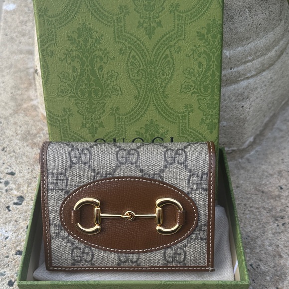 NWOT GUCCI 1955 Horsebit GG Supreme Canvas & Leather Compact Wallet (Brown/Gold) - Picture 2 of 16